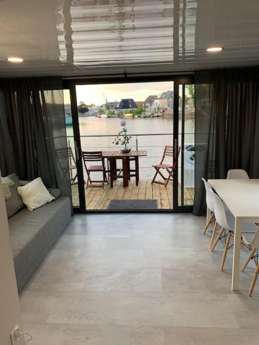 Unique New Houseboat Moored 4 Apartamento Zwartsluis Exterior foto