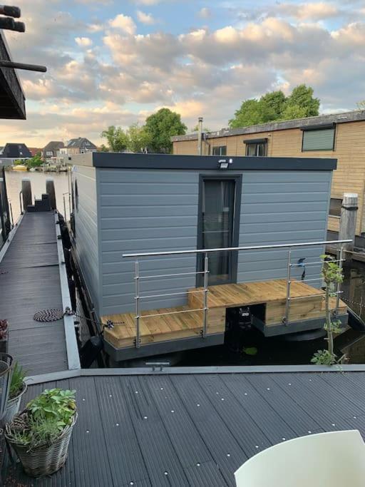 Unique New Houseboat Moored 4 Apartamento Zwartsluis Exterior foto